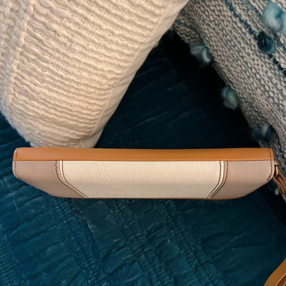 Fossil wallet/wristlet - Picture 4 of 5